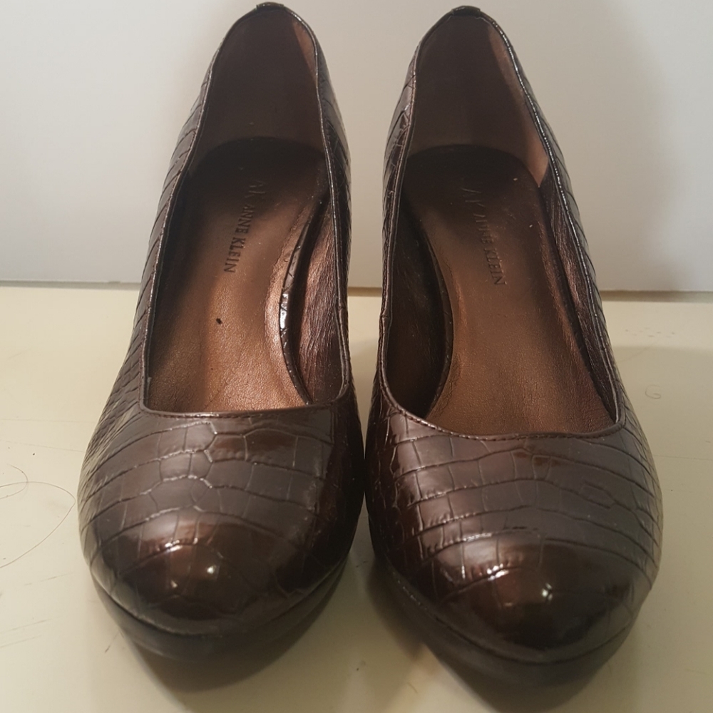 Anne Klein Pumps Women Gold Crocodile Print 6.5
